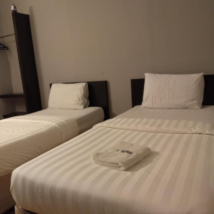 I Hotel 2*